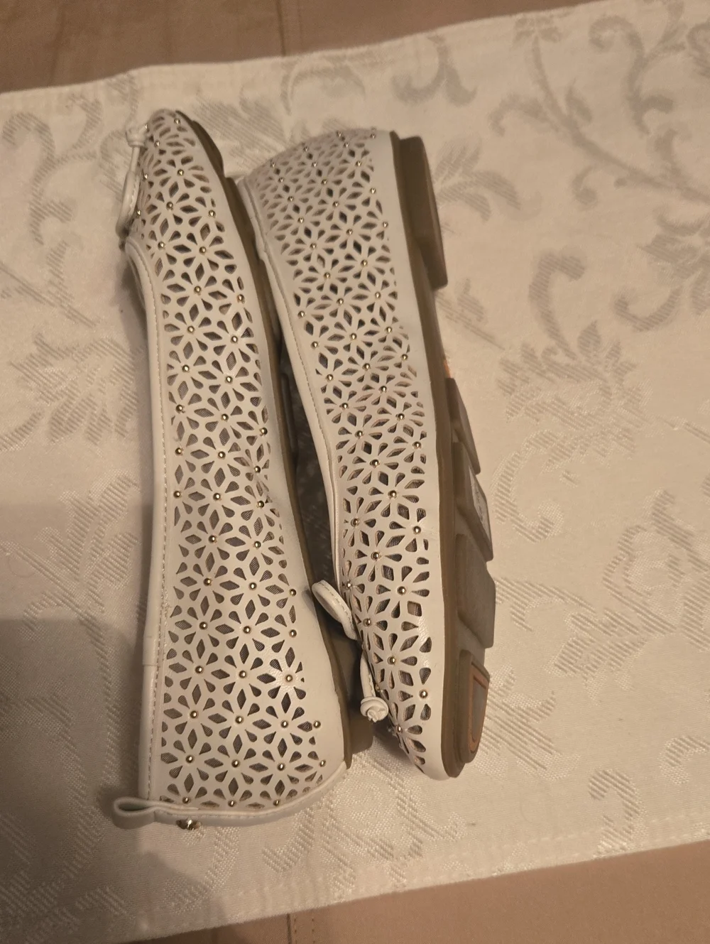 Hush Puppies Daisey Ballet Flats size 6.5M Cream/Off White